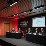Transição energética em debate no Congresso SAE Brasil 2025