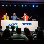 Nestlé debate vida real e digital com Junior e Jout Jout