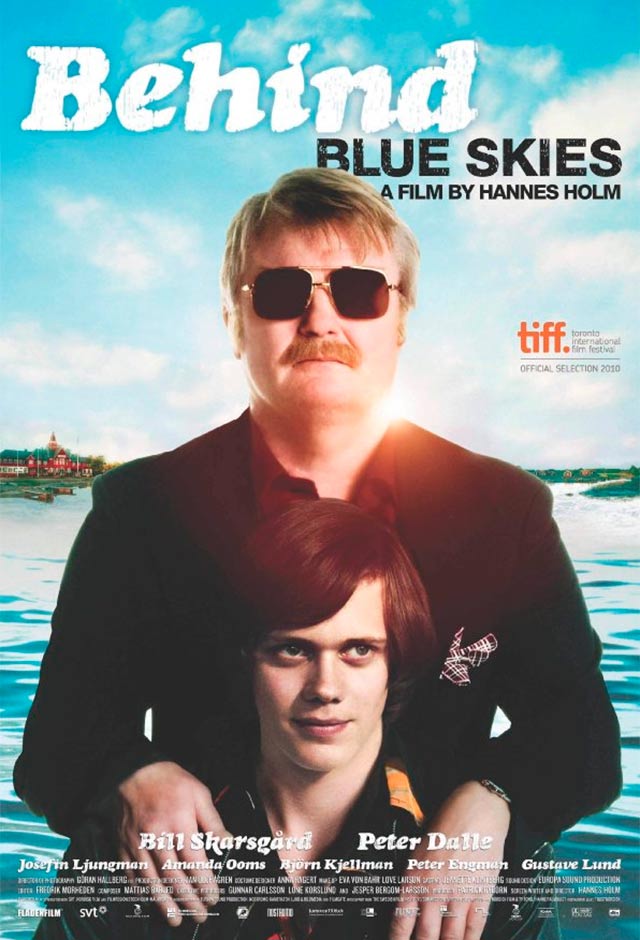 Atrás dos Céus Azuis