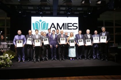 AMIES celebra 5 anos com homenagens e lança revista