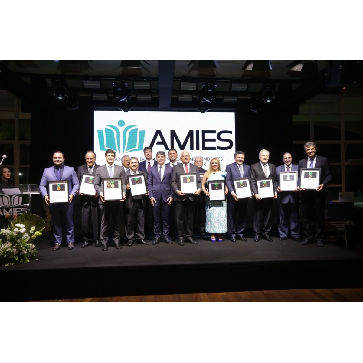 AMIES celebra 5 anos com homenagens e lança revista