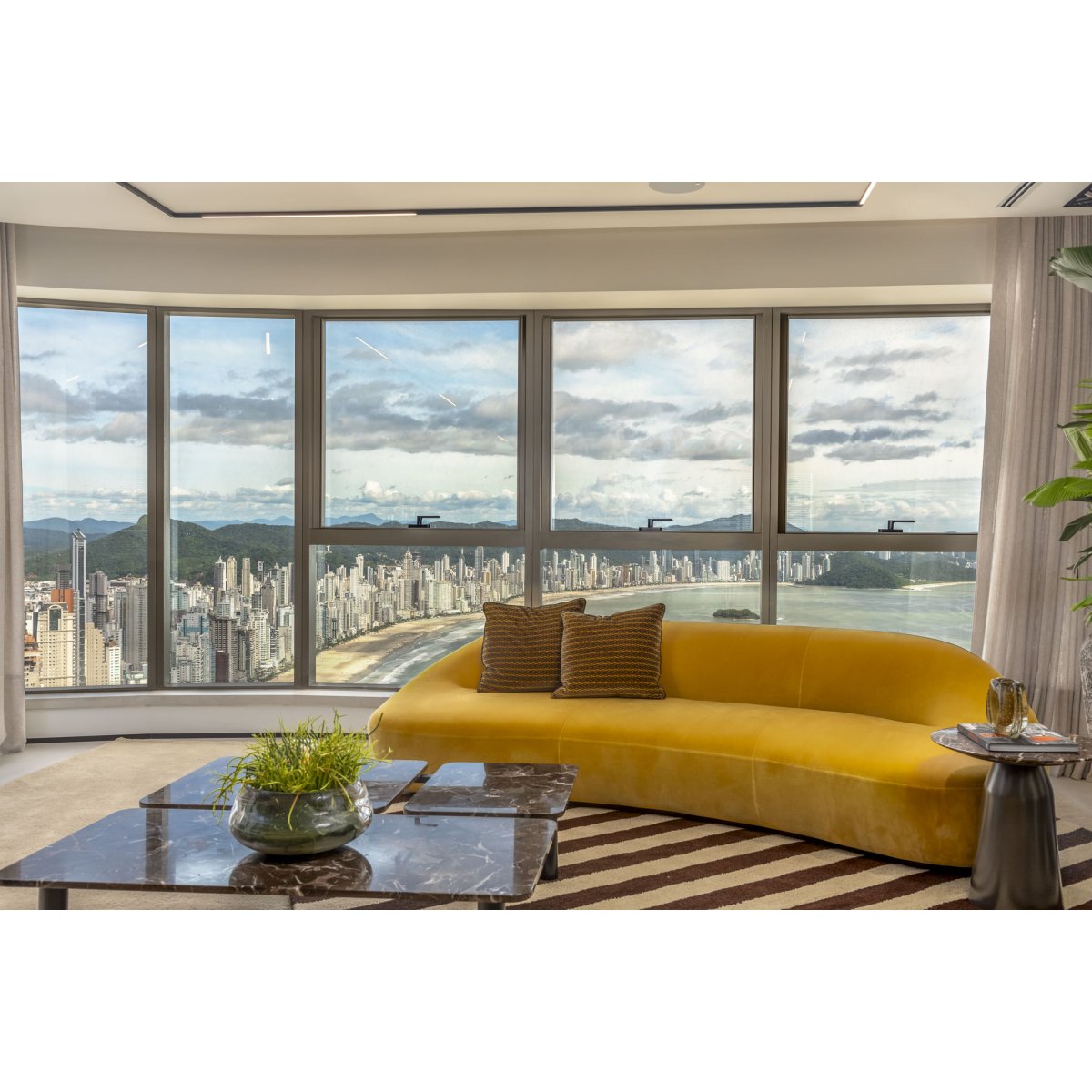 Apartamento de Neymar em prédio de luxo tem design italiano