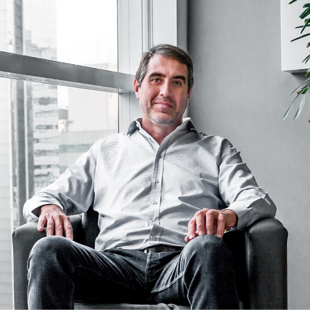 CEO da Pitzi lança livro sobre excelência no atendimento ao cliente