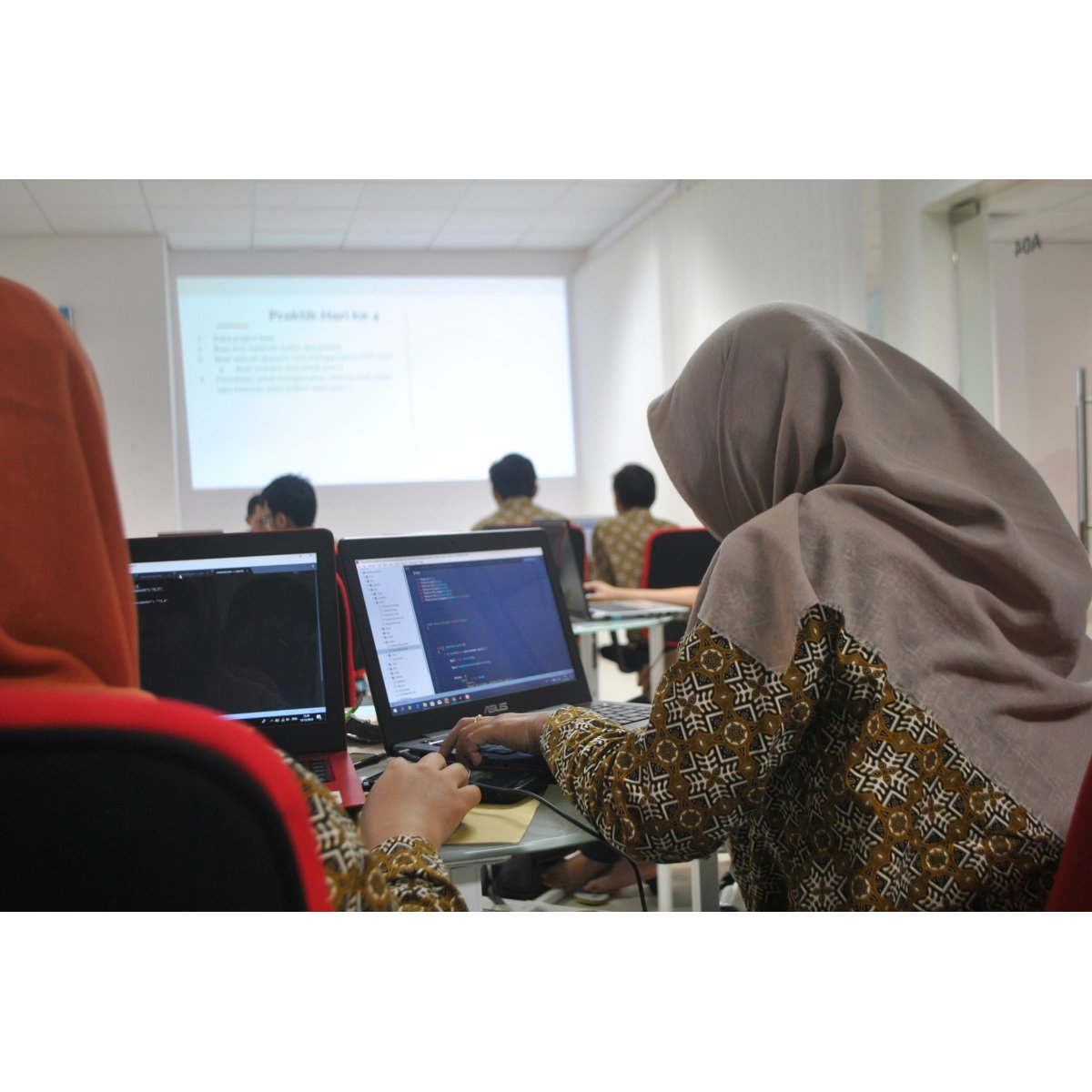 Coursera integra ChatGPT e libera aprendizado gratuito