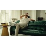 Fábio Porchat estrela campanha da Insider sobre moda e tecnologia