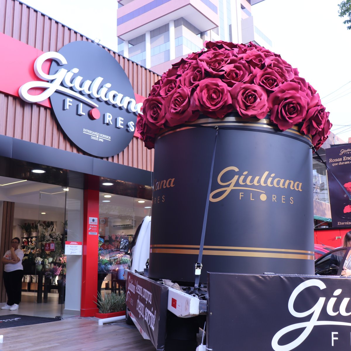 Giuliana Flores: Caminhão de flores impulsiona vendas em 1700%