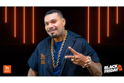 Naldo Benny estrela campanha da Black Friday da Loja do Mecânico