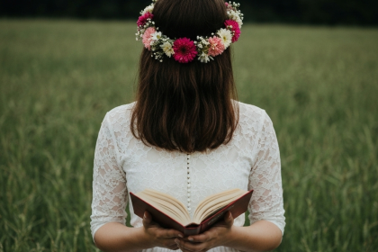 Capa do livro 'Mulher em Queda' de Colleen Hoover