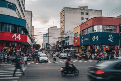 Movimentação intensa na Região da 44, Goiânia.