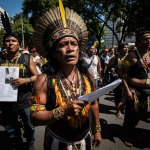 Indígenas protestam em Brasília por demarcação de terras