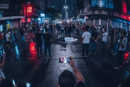 Capa do livro Julie Chan está Morta de Liann Zhang.