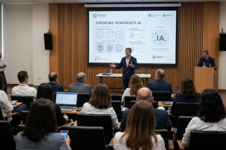 Debate sobre IA e transição energética no transporte em Brasília.