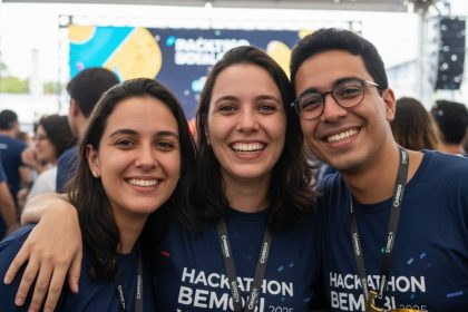 Estudantes da UFPE comemoram vitória no Hackathon Bemobi 2025.