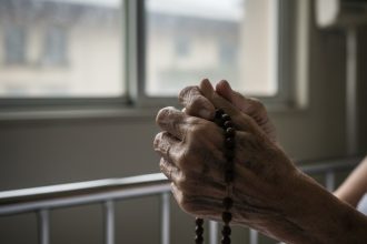 D'Angelo, cantor, em apresentação.