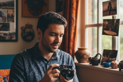 Pedro Andrade na série 'Um Tanto Familiar'