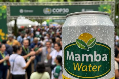 Latas de Mamba Water na COP