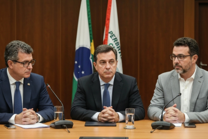 Painel discute blockchain no governo durante evento no Rio de Janeiro.