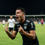 Jogadores disputam lance durante partida da Kings Cup Brazil.