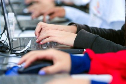 Afesu encerra 2025 com feira de robótica e tecnologia