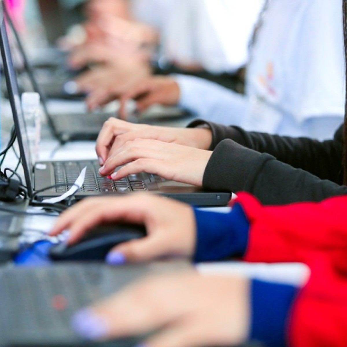 Afesu encerra 2025 com feira de robótica e tecnologia