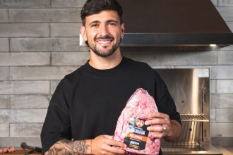 Arrascaeta convida Pedro para churrasco Perdigão na Brasa