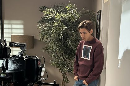 Ator brasileiro Leonardo Sidney estrela comédia romântica nos EUA