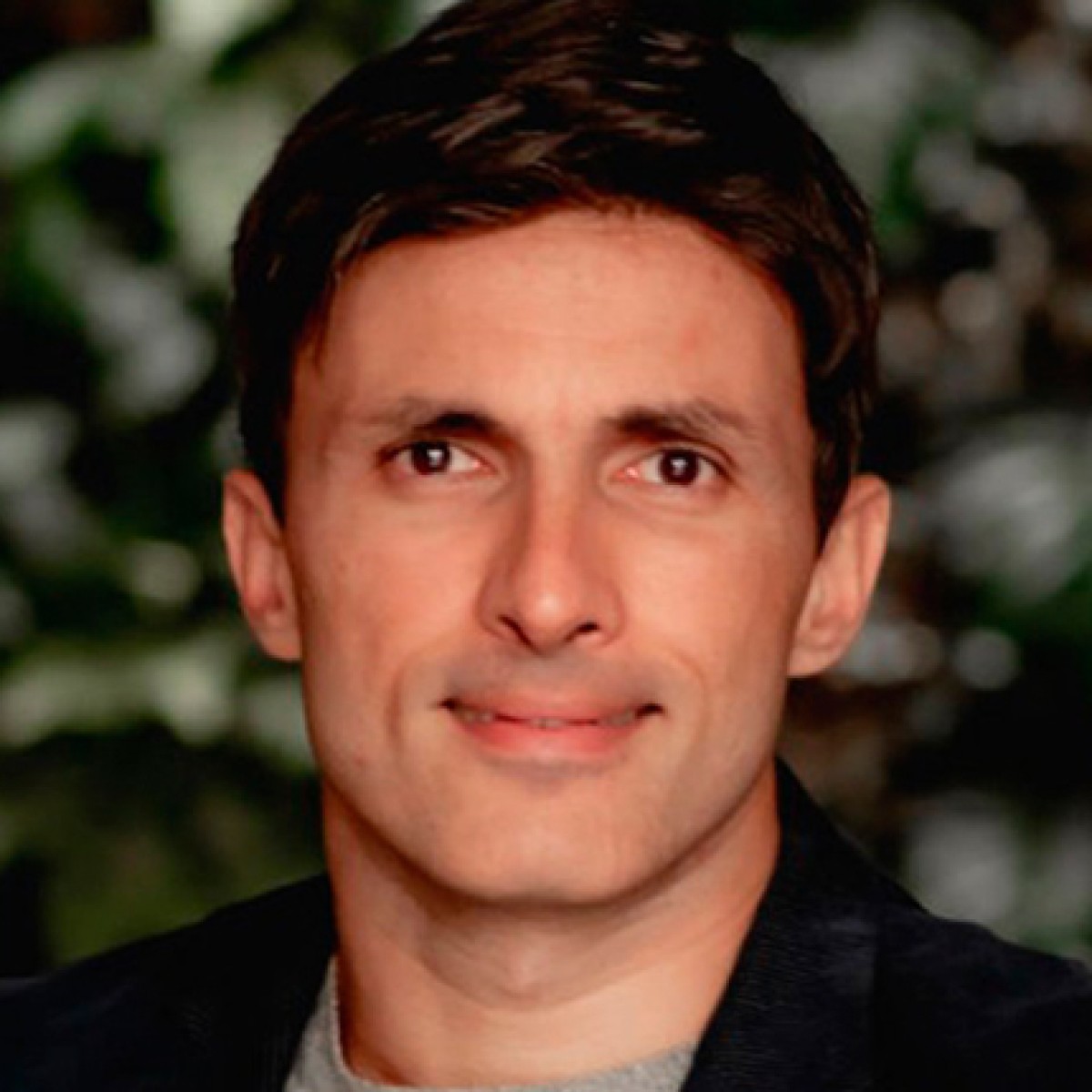 Aversão à perda: por que o cérebro prioriza a dor, segundo especialista