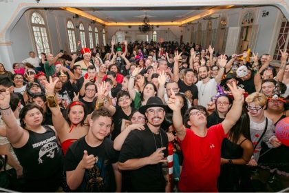 Balada à fantasia para pessoas com Síndrome de Down agita SP