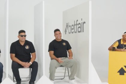 Betfair promove ação: Quem é o verdadeiro Ronaldo Fenômeno?