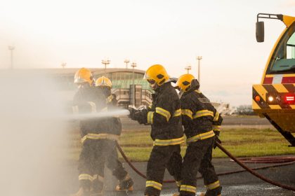 Bombeiros de 20 aeroportos disputam Desafio do Fogo inédito no Brasil