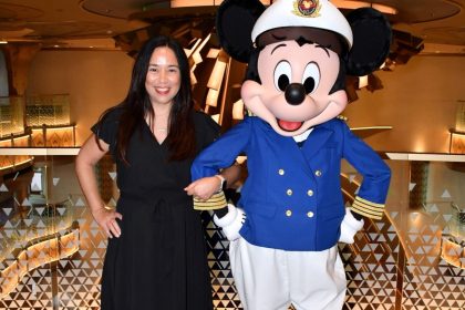 Brasileira completa 50 cruzeiros Disney e entra para hall da fama
