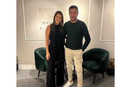 Cerimonialista Junior Donatto lança livro com Caroline Diaz