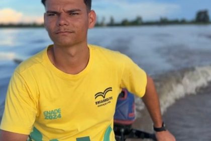 EAD: Jovem supera desafios no AM para estudar