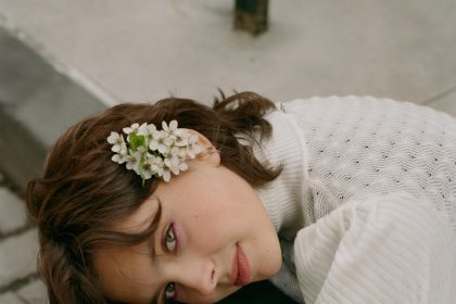 Flor Gil lança EP 'Mel?flua' com show no Manouche, Rio de Janeiro