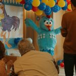 Galinha Pintadinha faz participação especial no filme 'Mãe Fora da Caixa'