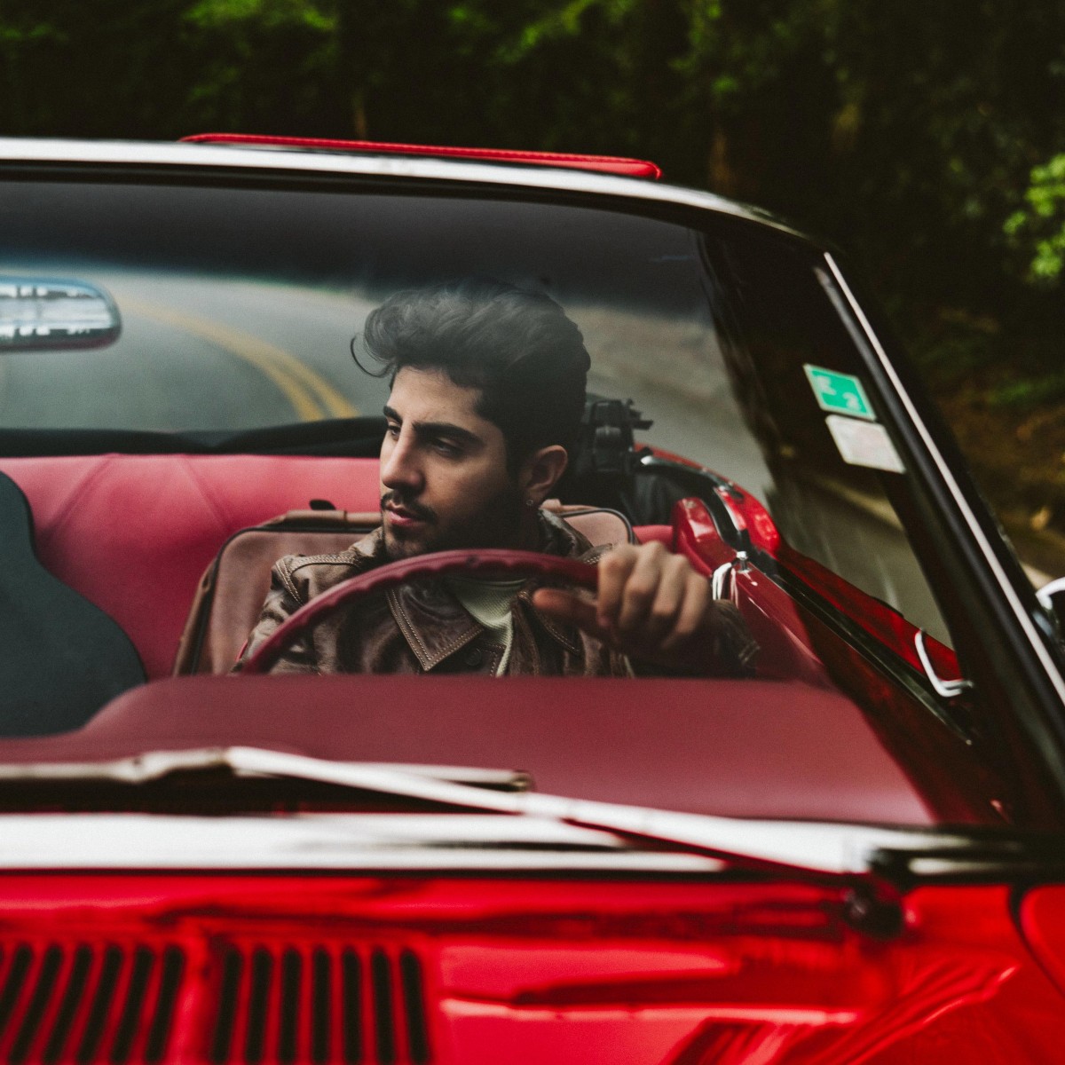 Hugo Henrique relança “Mala”, sucesso que marcou sua carreira