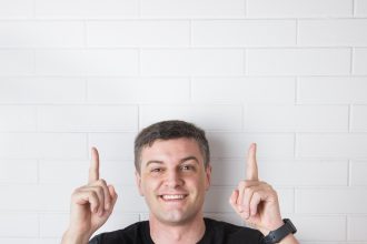 Ilustração: linguagem emocional contra excesso visual