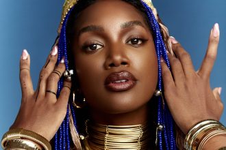 IZA apresenta show 'Caos e Sal' no Rio com Maneva