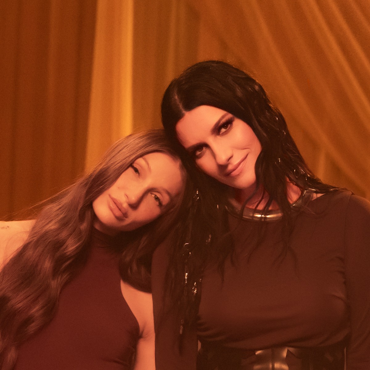 Laura Pausini e Yami Safdie juntas em nova versão de 'Eso y Más'