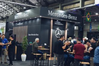 LGL Case apresenta estande da Mercedes-Benz na Fetranslog 2025