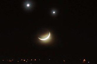 Lua e Saturno brilham no céu do Brasil nesta sexta-feira