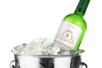 Papéis texturizados impulsionam vinhos e destilados premium