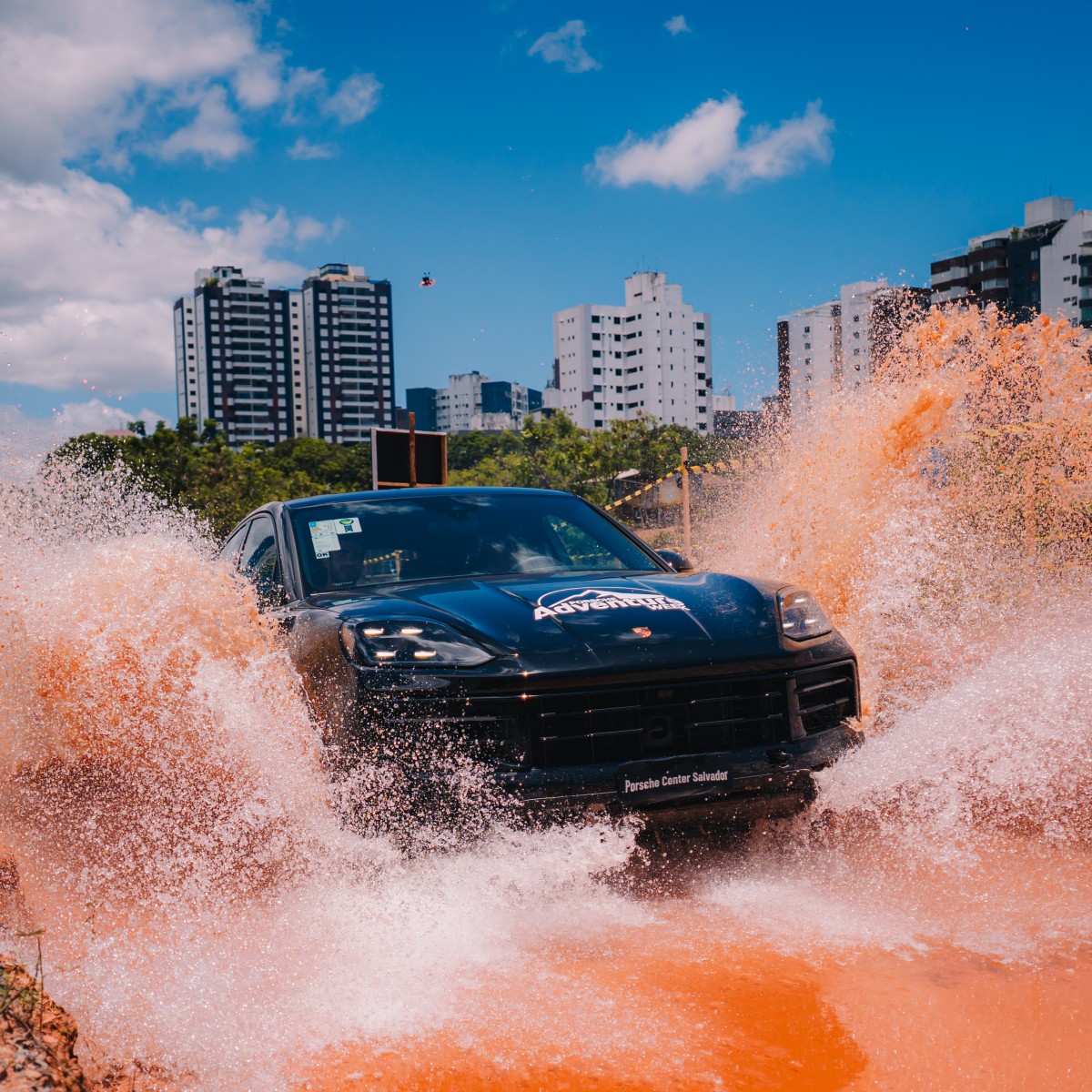 Porsche Adventure Week agita Salvador com SUVs em test drive