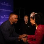 Rainha do Congo prestigia show de Alexandre Pires em Guarulhos