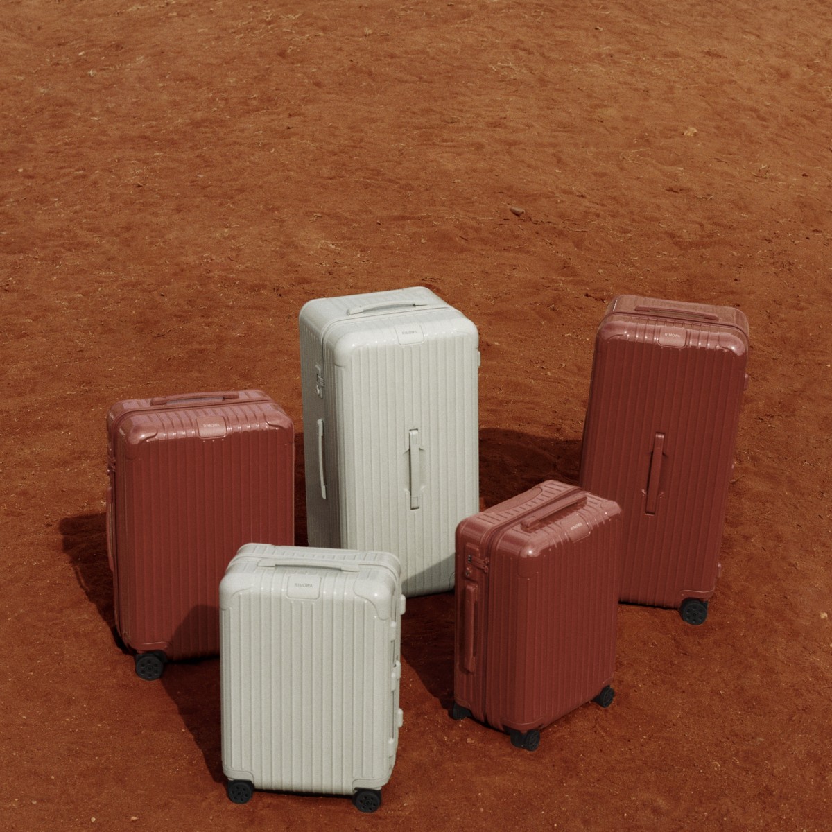 RIMOWA lança coleção Essential em tons inspirados na natureza