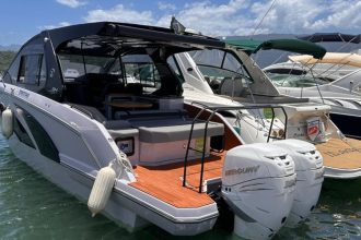 Salão de lanchas usadas tem test drives e modelos de marcas renomadas