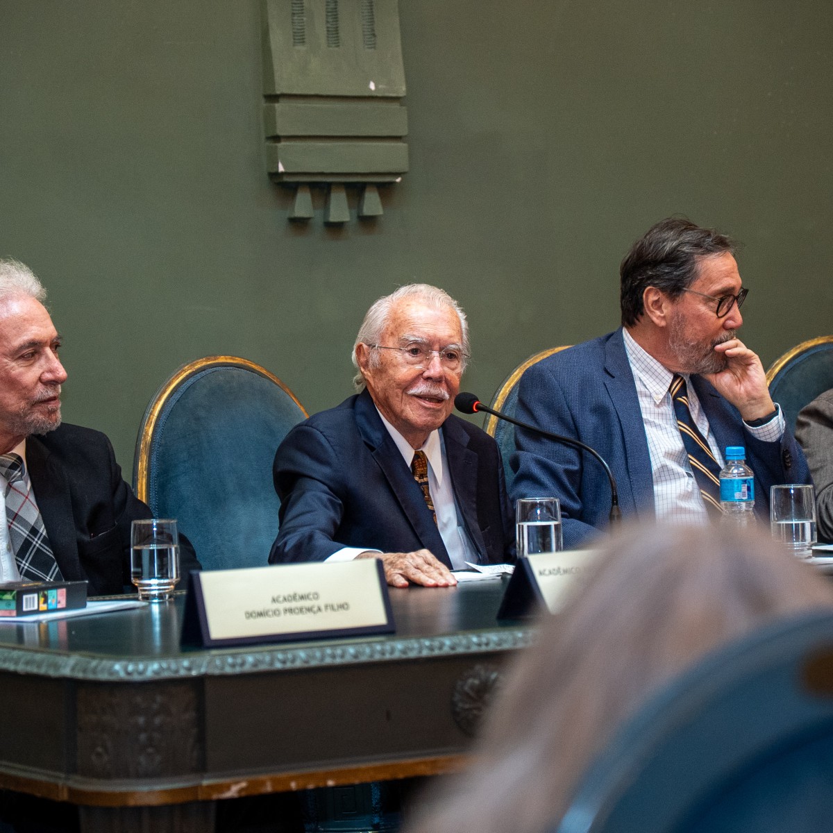 Sarney relança obras e recebe homenagem na Academia Brasileira de Letras