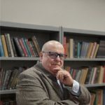 Thriller mistura mistério, humor e ciência ao desvendar enigmas