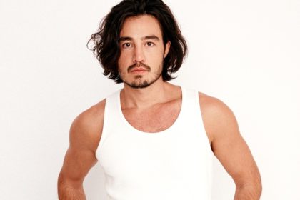 Tiago Iorc e Menos É Mais lançam versão inédita de 'Amei Te Ver'