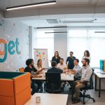 Colaboradores da Get celebrando o lançamento do programa Get Lovers.